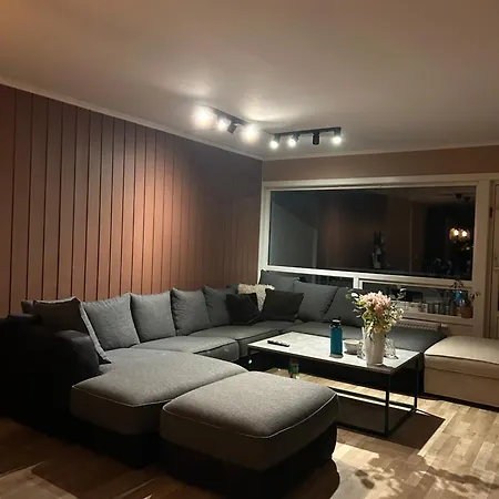 Charming 3-bedroom 2-floor For Rent In A Relaxing Neighborhood Close To 2025 Wc 아파트